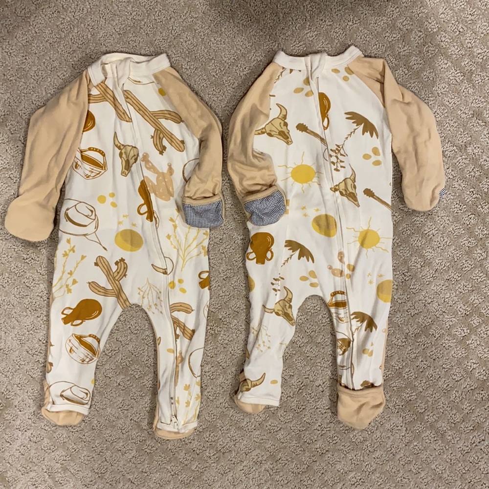 goumi western print footed pajama 0-3 mo - Picture 2 of 4